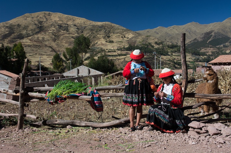 Women working on The Weaving Project in Peru