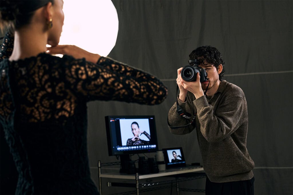 A7RVi-Photographer | Photography and video news, reviews and tips | Henry's Camera Sony Alpha a7R VI: The New Benchmark for Resolution and Speed