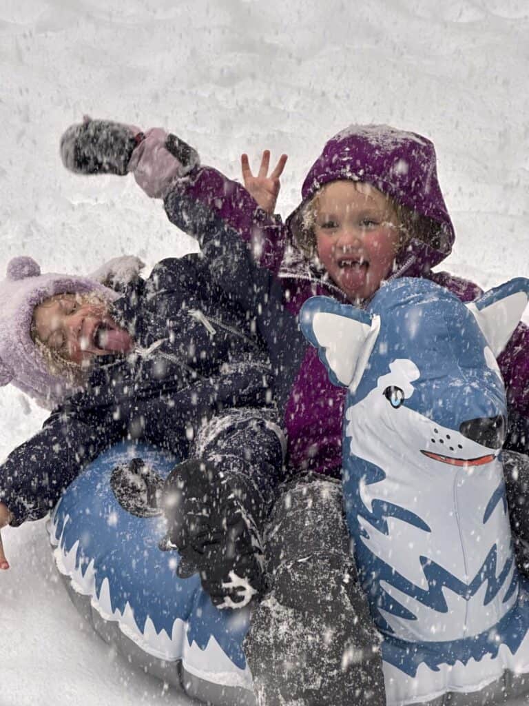 Capturing the Moment: A Guide to Candid Photography: Winter Fun