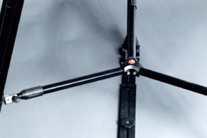 Video Tripod - Mid-level spreader