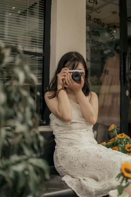 Photogra | Photography and video news, reviews and tips | Henry's Camera Having friends photography your wedding