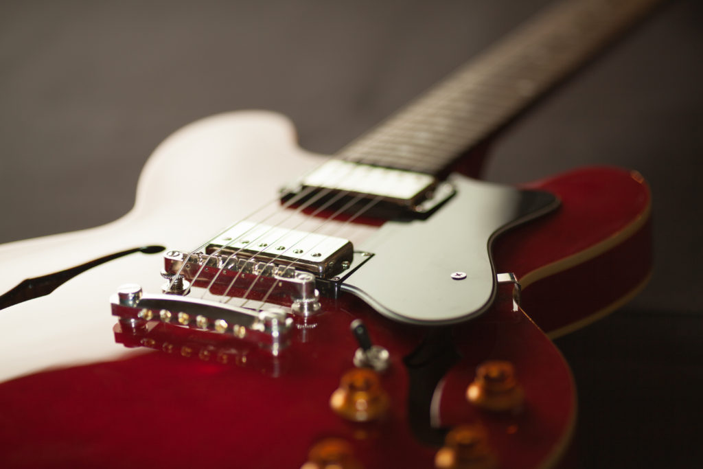 Photo of a Guitar shows depth of field