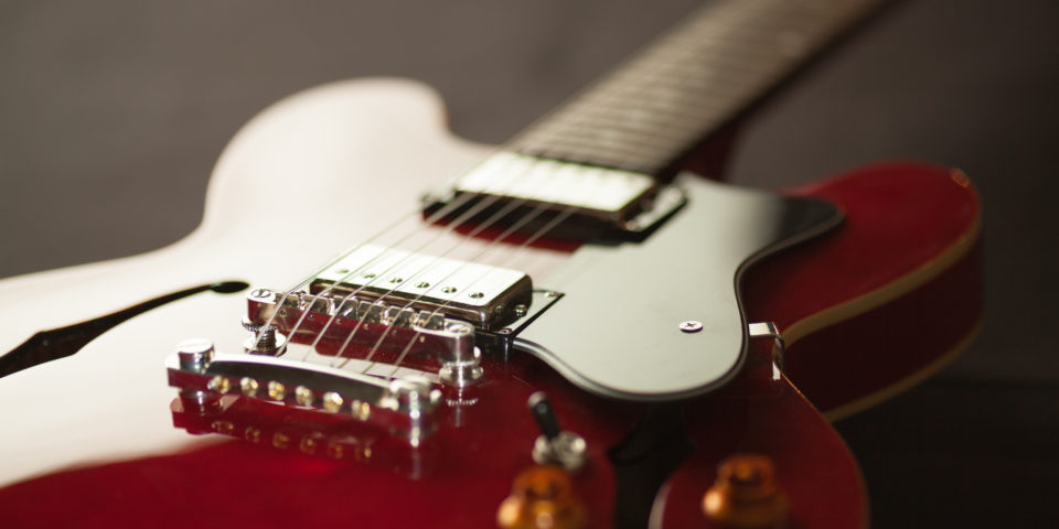 Photo of a Guitar shows depth of field